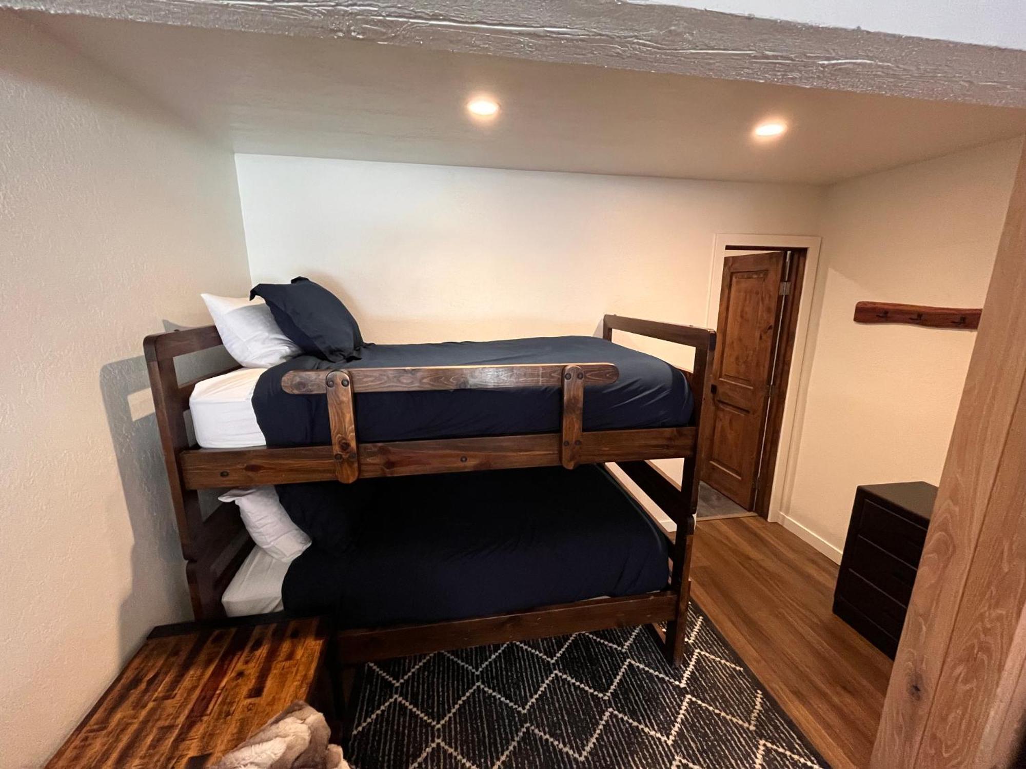Tastefully Remodeled Condo At Mammoth Ski & Racquet Club, Hot Tub, Garage, 10 Min Walk To Ski Lifts Mammoth Lakes Exterior foto